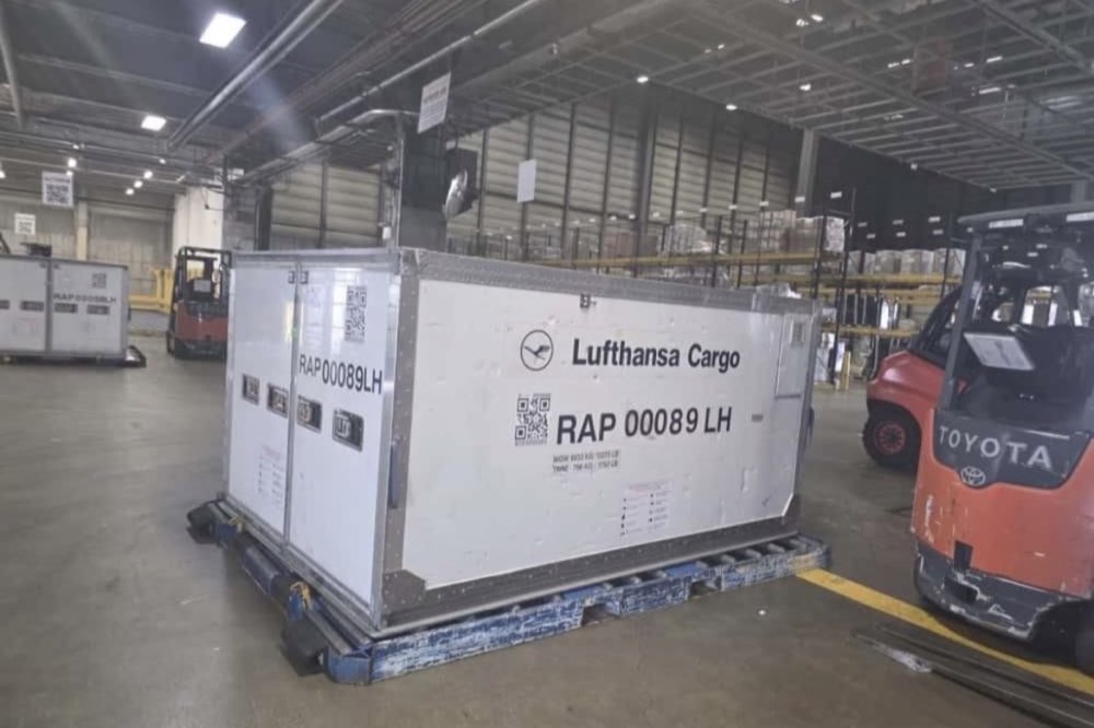 Temperature-controlled air cargo container at an airport handling facility