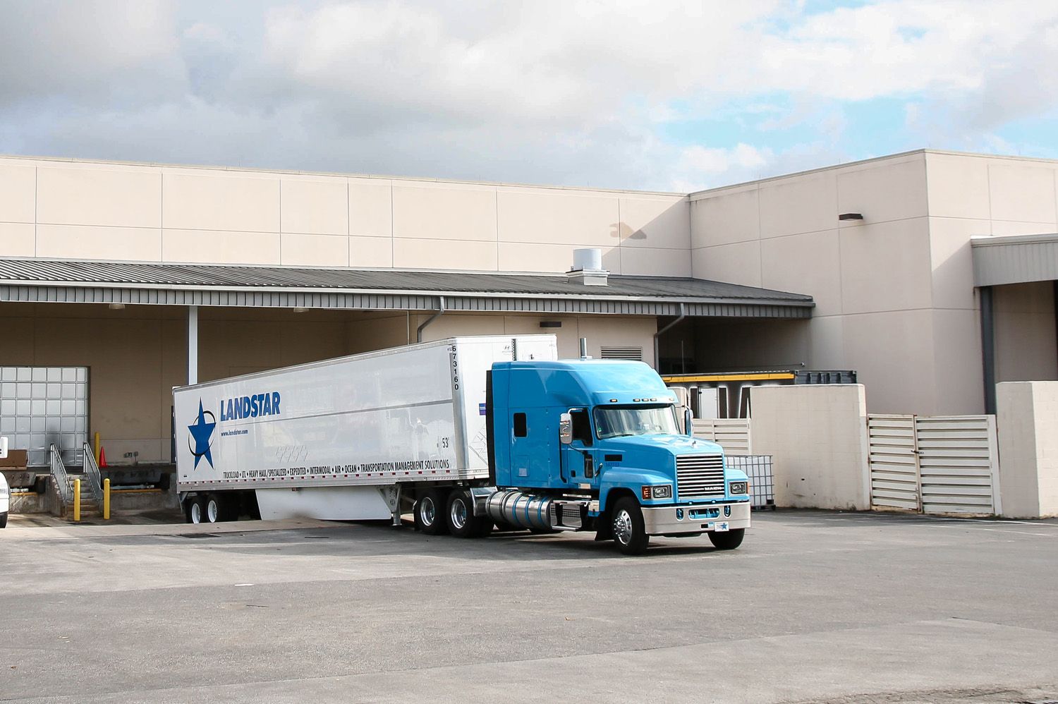 Truckload freight being loaded through the Landstar network